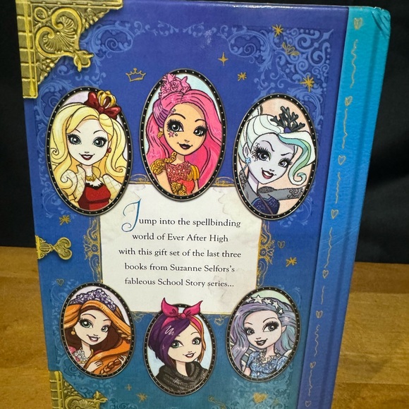 Ever after high set of books - Picture 3 of 5